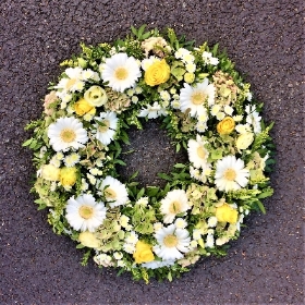 Classic Yellow and White Wreath