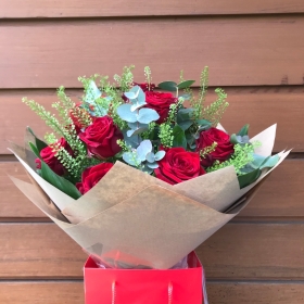 Luxury 12 Naomi Red Roses