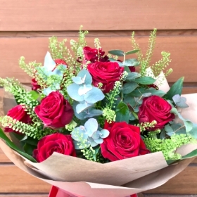 Luxury 12 Naomi Red Roses