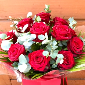 Luxurious Naomi Red Roses